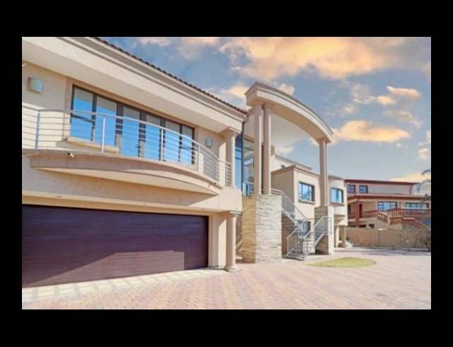 5 BEDROOM HOUSE FOR SALE IN BLUE VALLEY GOLF ESTATE